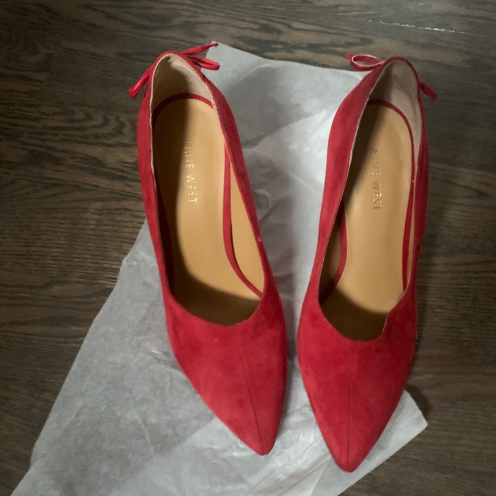 Red heels - Picture 2 of 3